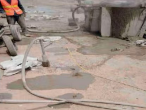 且末水泥混凝土路面板底注浆技术 路面脱空注浆整治方案