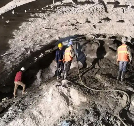 且末拱顶带模注浆料的施工流程及注意事项